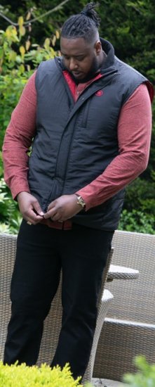 D555 FELIPE Zip Through Padded Gilet With Contrast Colour Lining And Rubber Badge Black - Bundy - Bundy Nadměrné Velikosti - 2XL-8XL