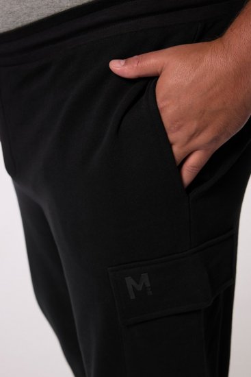 Men+ 113 Tepláky s cargo kapsami Černá - Tepláky & kraťasy - Tepláky a Teplákové Kraťasy 2XL-12XL