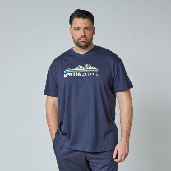 North Latitude Mountain T-Shirt V-Neck Námořnická modrá - Trička - Trička nadměrné velikosti - 2XL-14XL