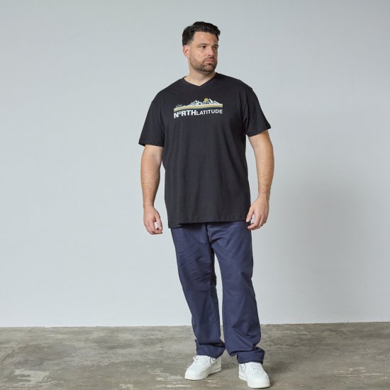 North Latitude Mountain T-Shirt V-Neck Černá - TALL trička - Prodloužená pánská trička