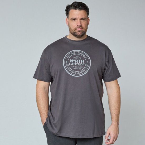 North Latitude T-Shirt Šedá/Dřevěné uhlí - Trička - Trička nadměrné velikosti - 2XL-14XL