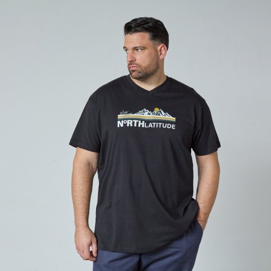 North Latitude Mountain T-Shirt V-Neck Černá - Trička - Trička nadměrné velikosti - 2XL-14XL