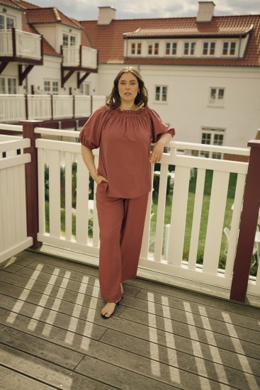 Kaffe Curve Neela Off-Shoulder Blouse Henna Brown - Halenky & tuniky - 