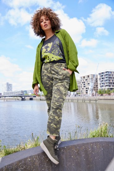 Ulla Popken Camo Boyfriend Pants Olive Grey - Džíny & Kalhoty ve Velkých Velikostech – Plus Size - 