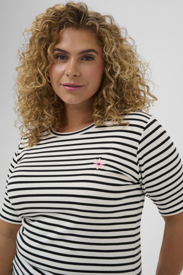 Kaffe Curve Lia Flower T-Shirt Chalk/Deep Black - Trička - 
