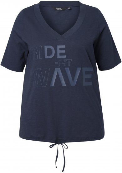 Ulla Popken Ride The Wave Short Sleeve V-Neck Graphic Tee Navy Blue - Potištěná trička pro ženy - 